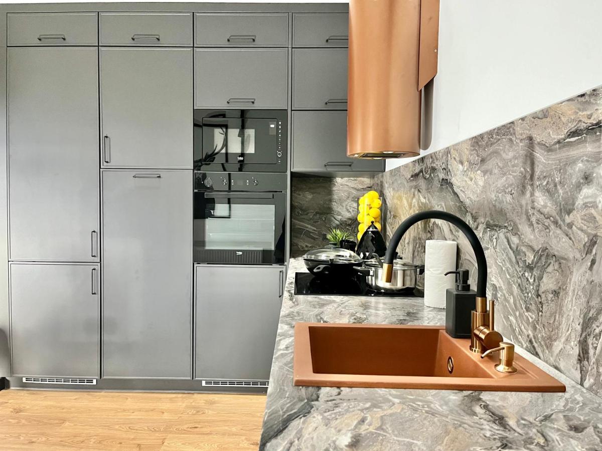 Apartamenty Maxa Czornyja Jelenia Gora Bagian luar foto